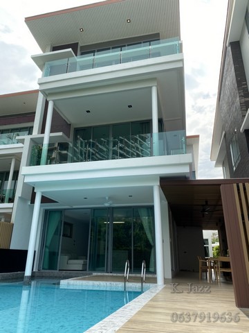 ขายบ้านใหม่ ติดทะเล ชลบุรี 5 นอน 6 น้ำ 455 ตรม 3 ชั้นครึ่ง